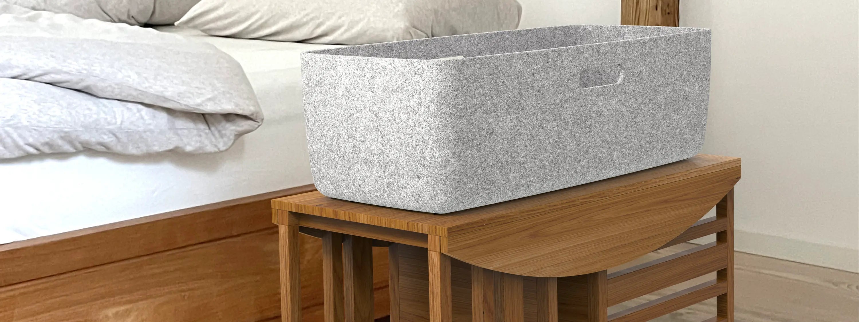 Das Nest und Wobbelboard neben dem Bett.