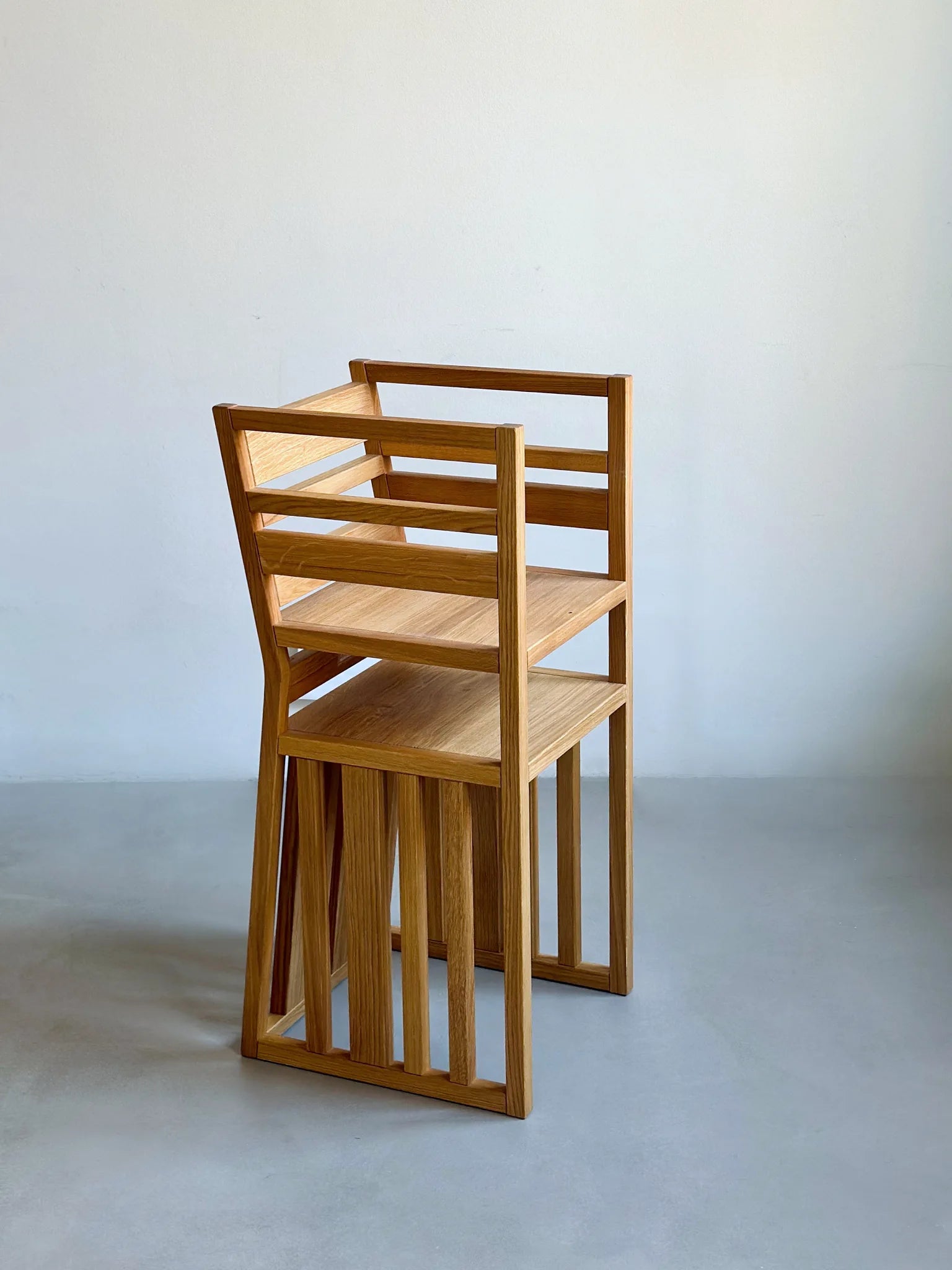 Lernturm Basic um 180° gedreht als freier Hochstuhl für Kinder